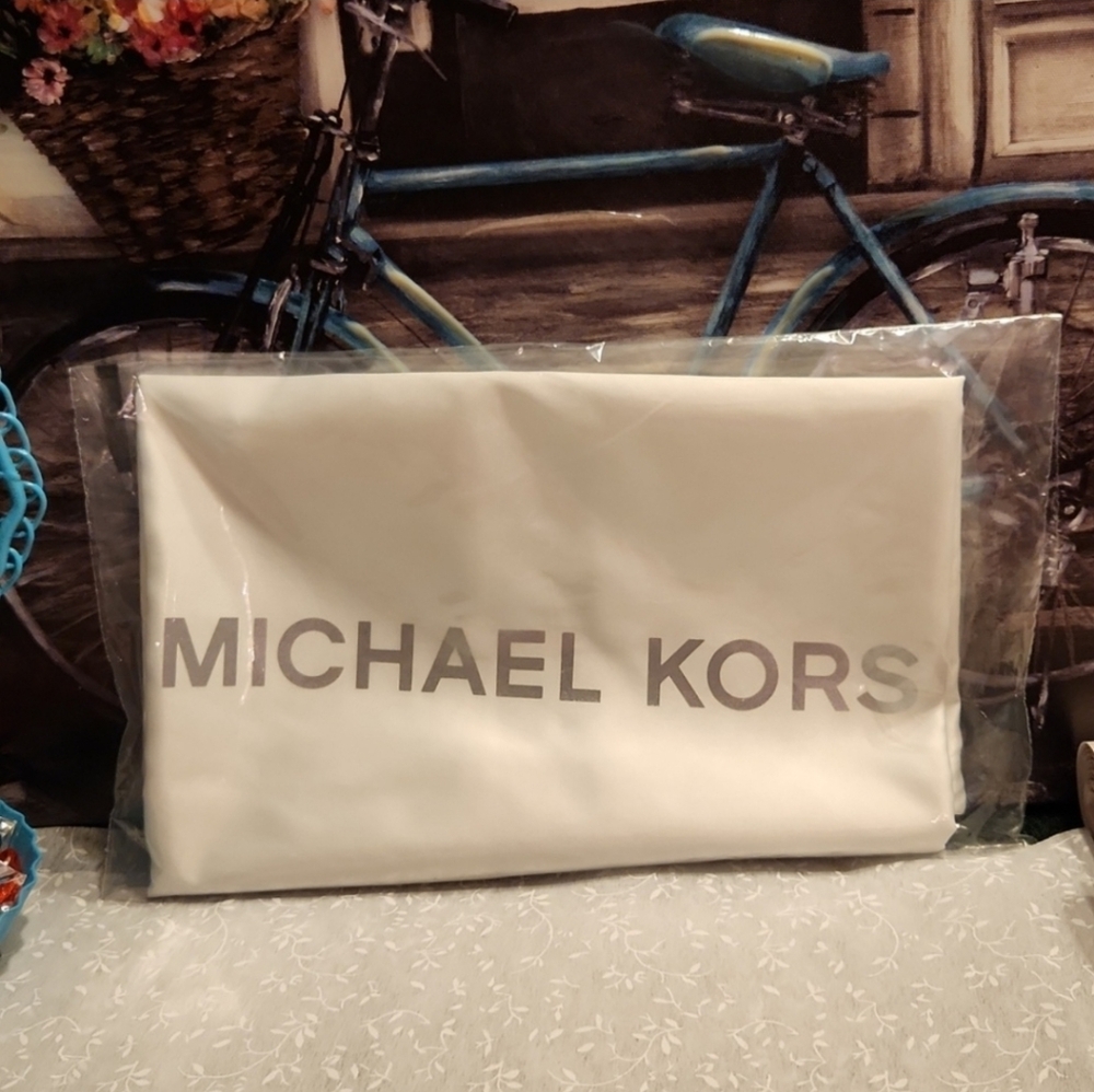 Michael Kors Small Drawstring Dust Bag 13" × 13" NWT - Picture 5 of 7